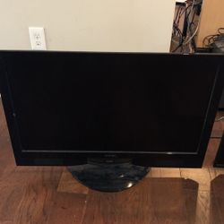 2 28inch Vizio TVs. Packaged Deal