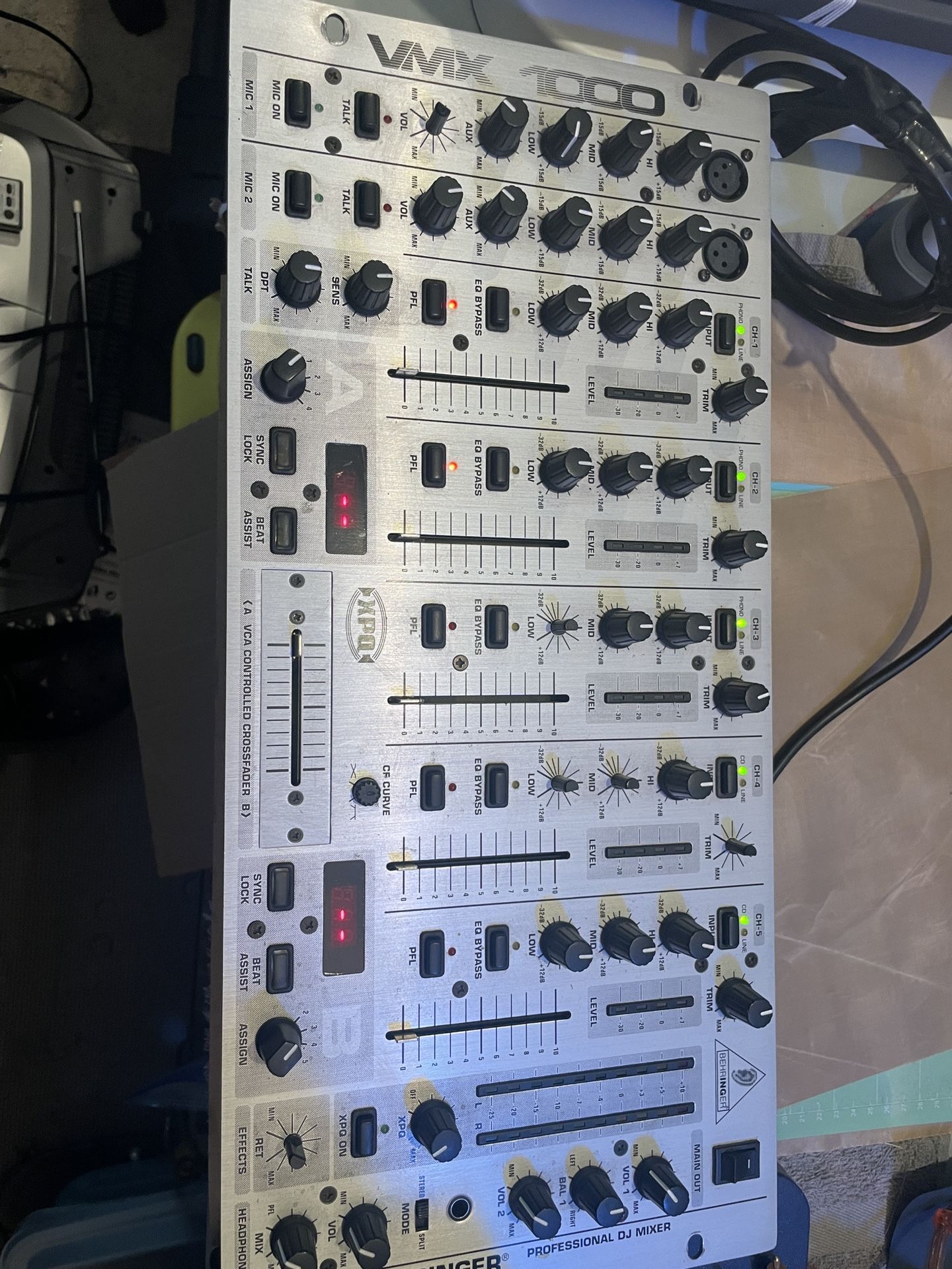 Behringer VMX1000 Pro Mixer 