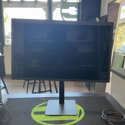 LG 27" 27MD5KL 5K DQHD Dual-QHD LCD IPS LCD Monitor