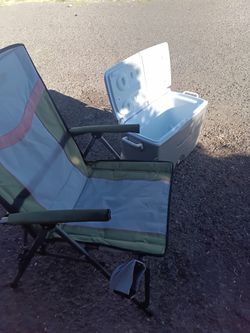 Rubbermaid ice chest w/  FREE Chair