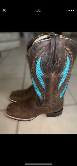 Ariat woman boots size 9.5