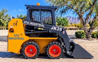 KUBOTA FRONT LOADER SKID STEER
