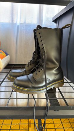 Doc Martens men’s 7 women’s 9
