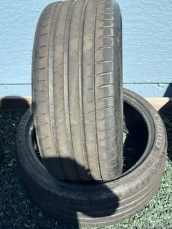 235/35ZR19 Michelin Pilot Sport 4S 91Y XL Black Wall Tire 8.5/32nds