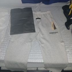 ESSENTIAL SWEATS SIZE LARGE