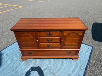 Gorgeous Vintage Solid Maple Wood and Cedar Lined Chest