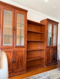 Large displays and bookcase /wall unit