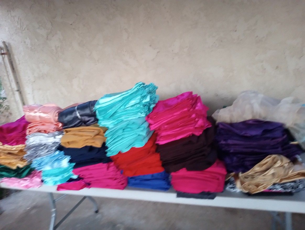 Table Overlays And Chairs Sashes