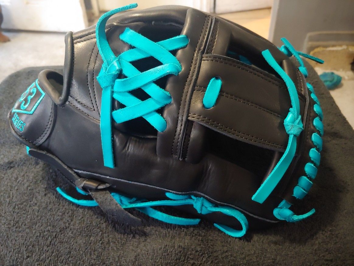 Baseball/softball glove made in Mexico