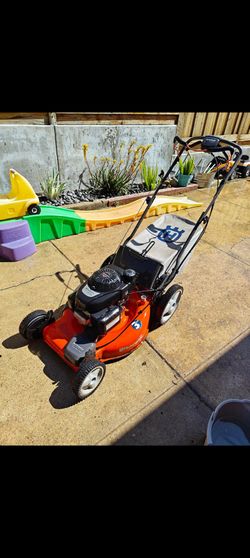 Husqvarna  HU 700F lawnmower