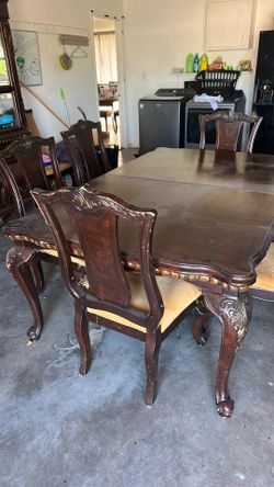 Dining table & Chyna