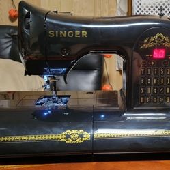 LIKE NEW BARELY USED : SINGER 160th Anniversary Limited Edition Sewing Machine