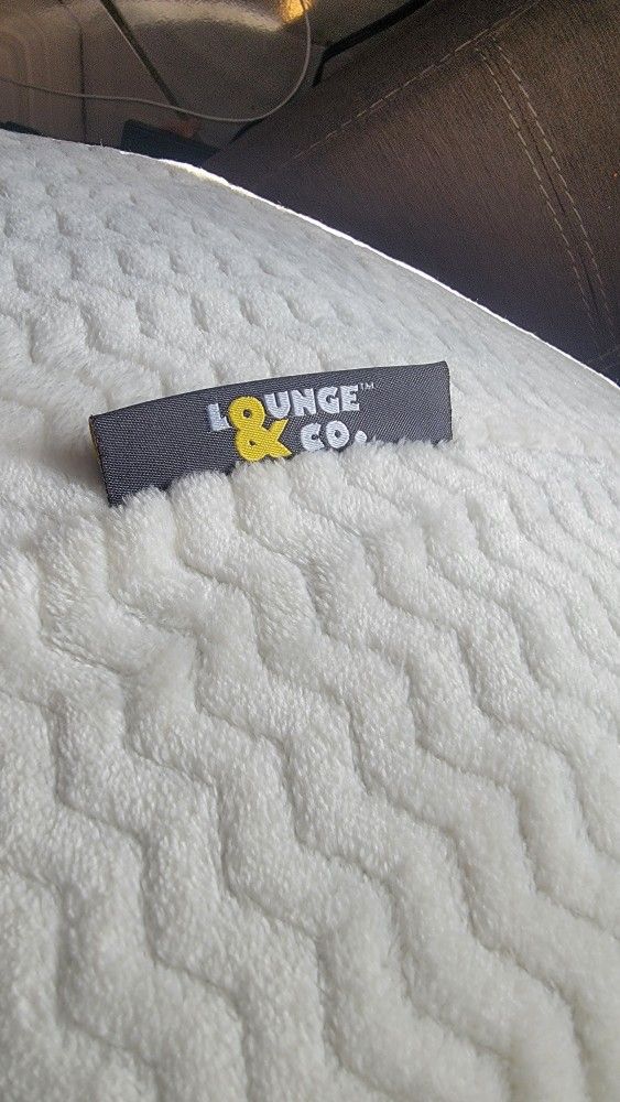 Lounge and Co Jumbo Lounger 50" Diameter x 22" H for Sale in Garden