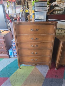 Chest of drawers