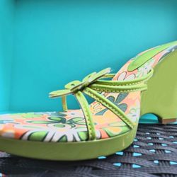 Fioni Green Wedge Sandal 7-1/2"