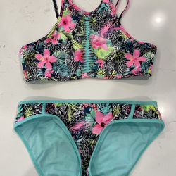 Women’s Size Medium 2 Piece Swimsuit