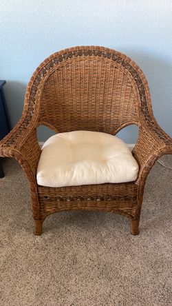 Wicker chair with seat cushion