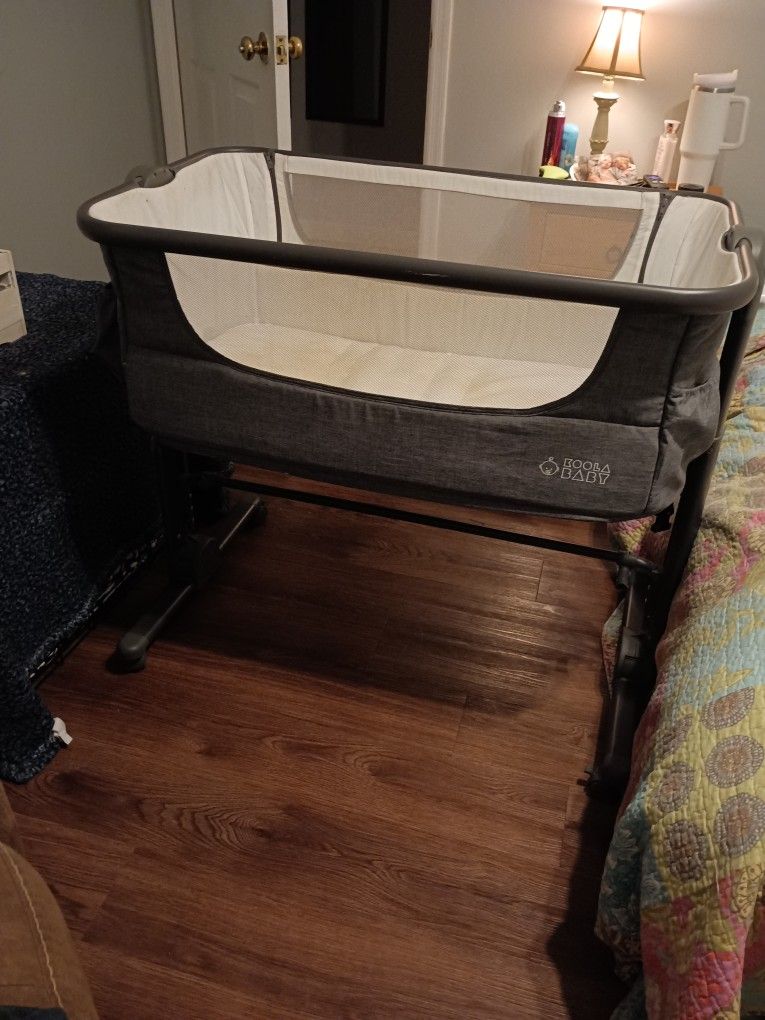 Bassinet With Wheels And Collapsible