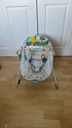 Vibrating baby bouncer chair