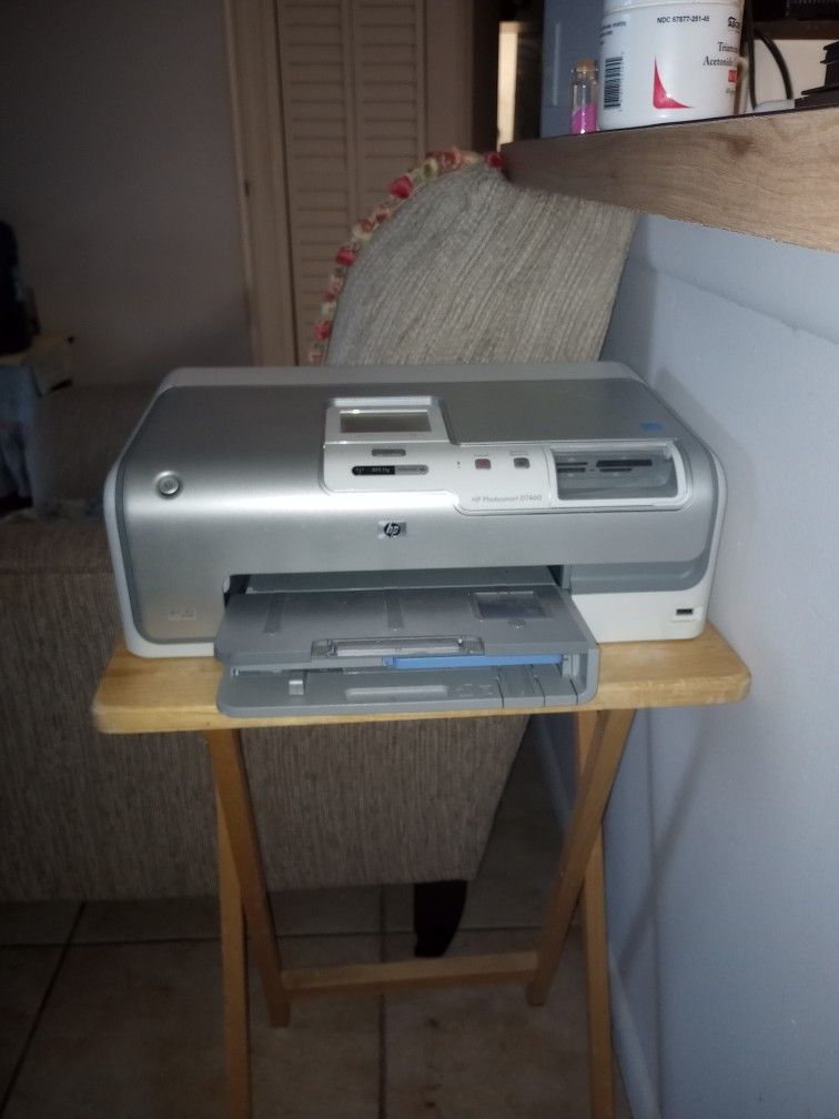 HP Photosmart Printer. Wireless Touchscreen. COMES WITH COLORED INK.( read description