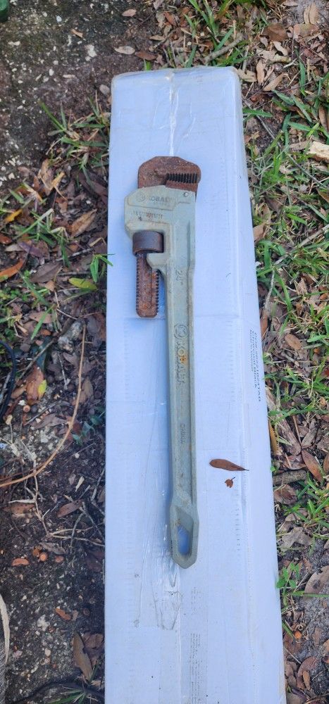 24" Kobalt Aluminum Pipe Wrench