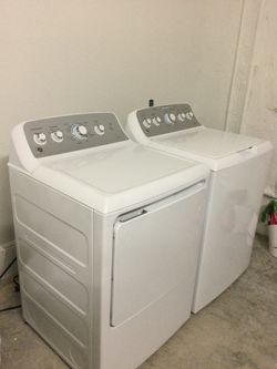 GE Washer & Gas Dryer-white