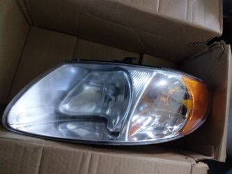 Dodge Caravan/ Plymouth Voyager Headlight For 2001/2005 Models 