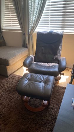Reclining leather chair with foot rest