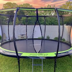 Jump flex 12’ Trampoline w Enclosure