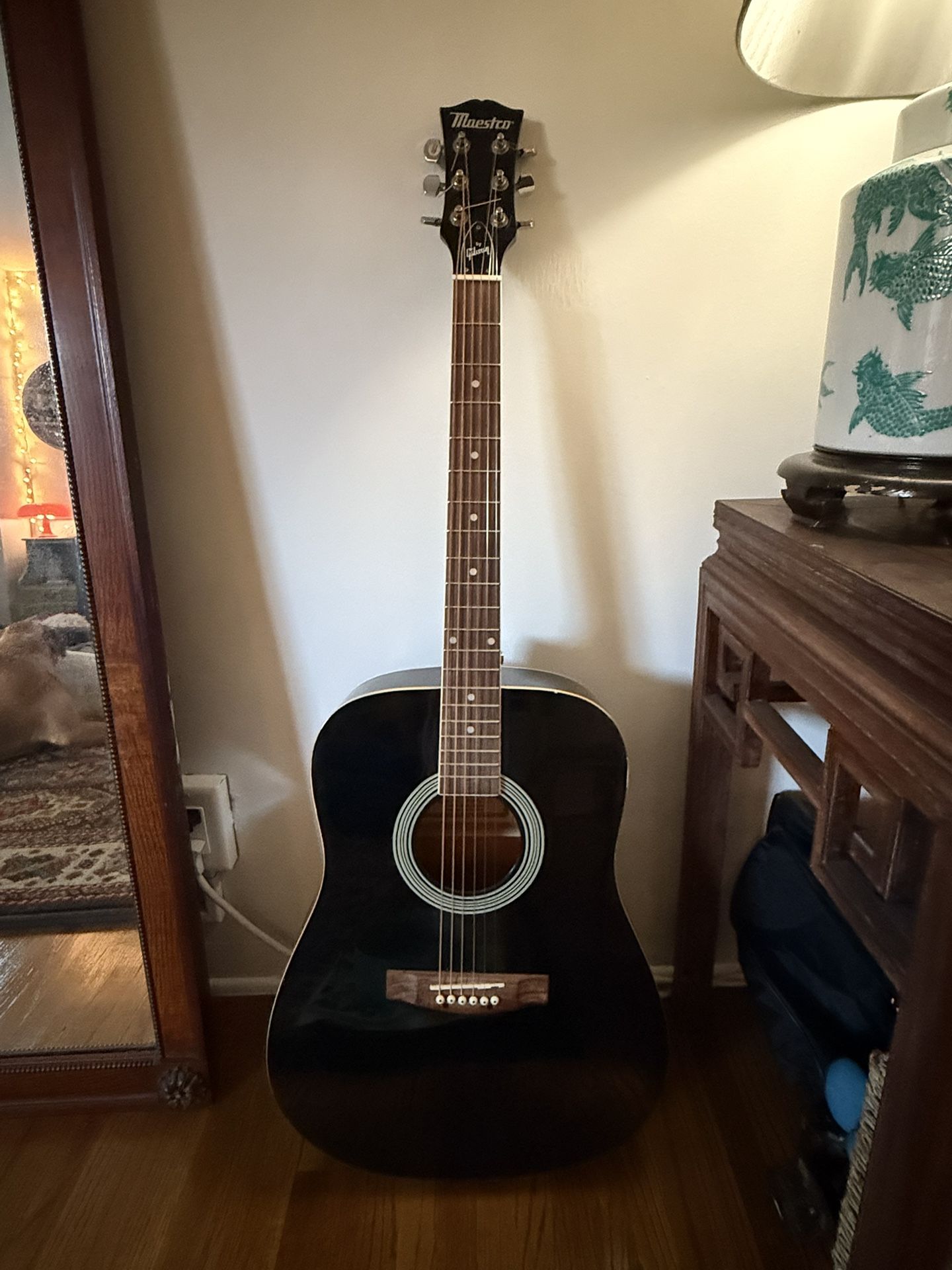 Maestro Gibson Acoustic Guitar W/ Wall Mount