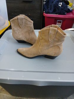 New Ladies Boots Size 7$15