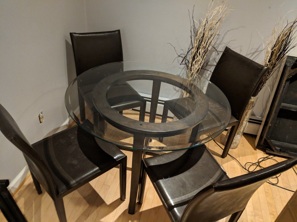 Crate & Barrel Halo Round Dining Table