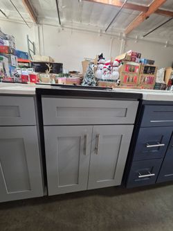 Beautiful saker Gray Bathroom Vanity 24"