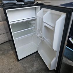 Magic Chef Mini Fridge 