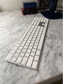 Apple Magic Keyboard Lightning Port