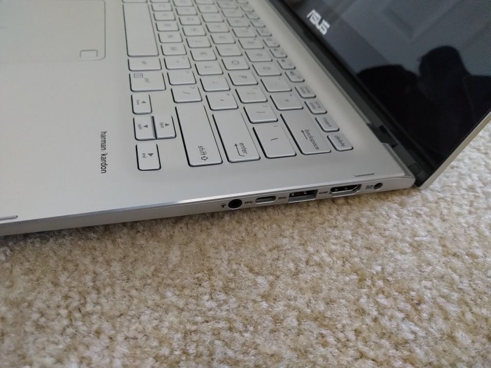 ASUS 2 in 1 laptop (Excellent condition - 2 Months old)