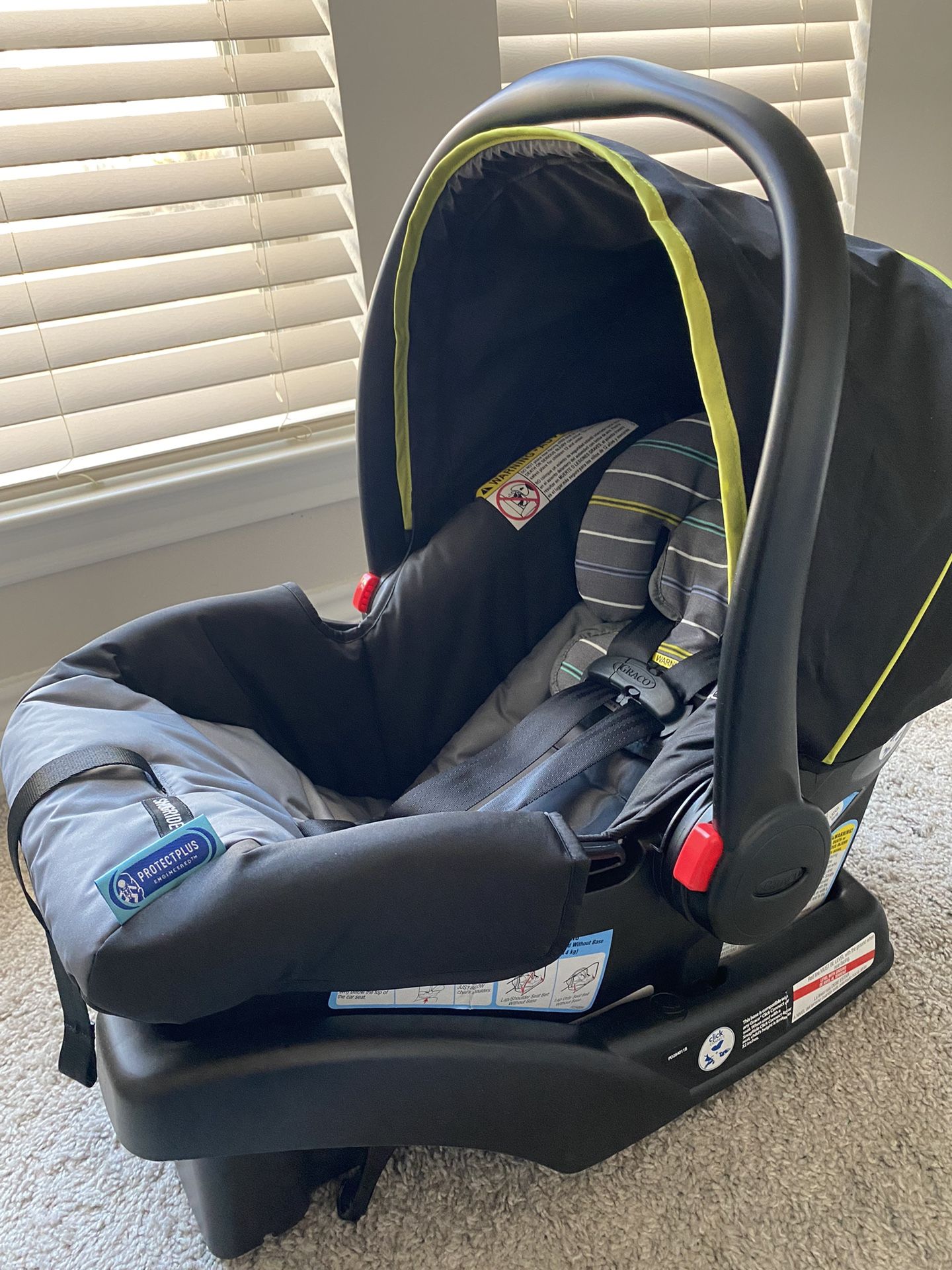 Graco SnugRide Click Connect 30 Infant Car Seat