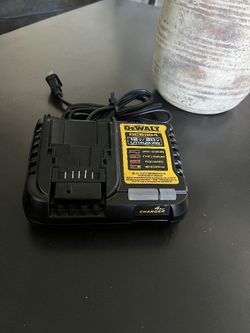 Dewalt 20v Cargador $30 Firme Precio 