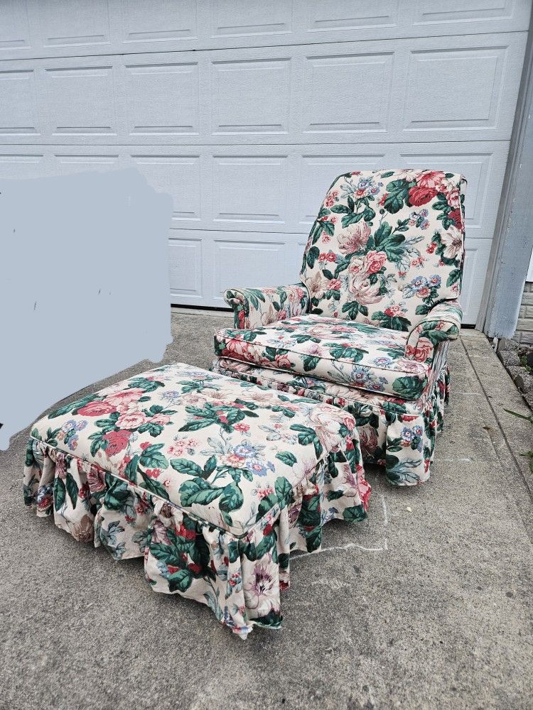 CAN DELIVER - Perfect Conditon Floral Armchair and Ottoman Set Like New Living Room Furniture