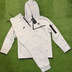 Nike Tech Sweater/Sweats Set