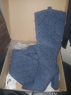 Denim boots never worn