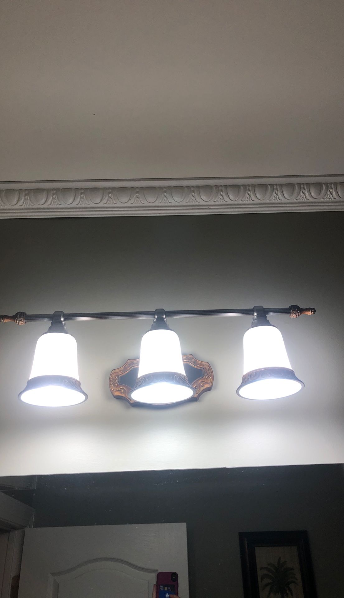 3-bulb bathroom wall fixture