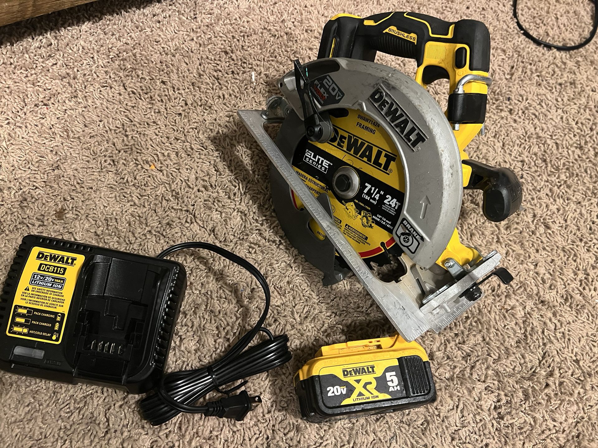 DeWalt Skilsaw Circular Saw With Battery And Charger
