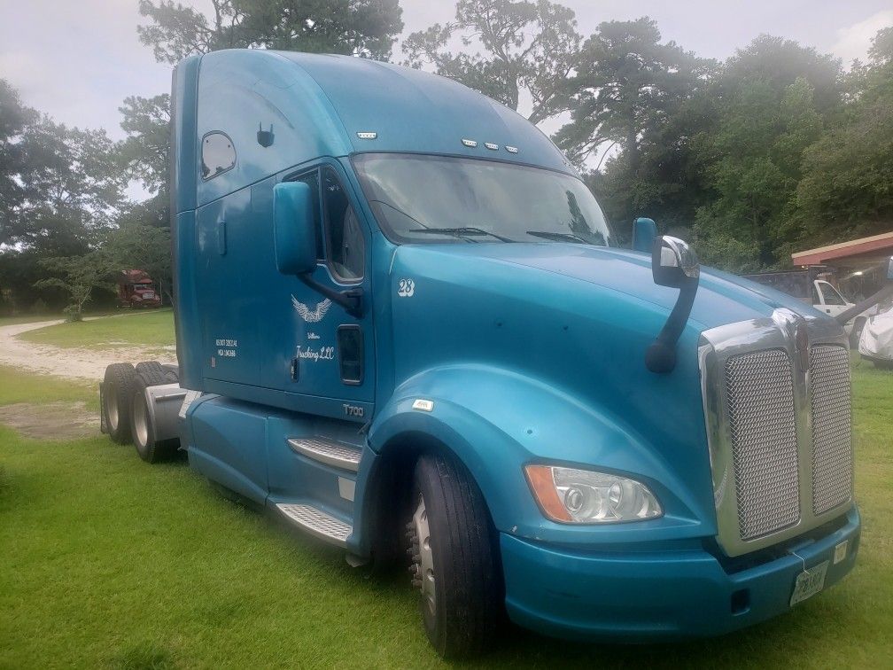 2013 Kenworth T700