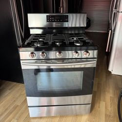 Samsung 5-burner gas stove in very good condition, working perfectly, delivered and installed with a 3-month warranty