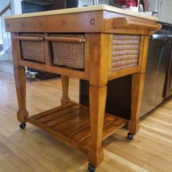 Beautiful Kitchen Island/Rolling Cart