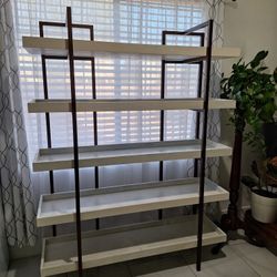 Like New Plant Stand 