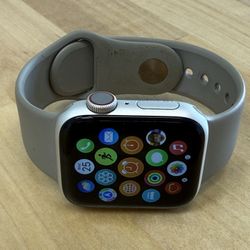 Like New Apple Watch Series 6 40MM GPS + Cellular. 