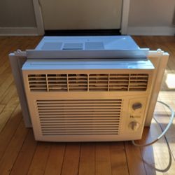 Haier Window Air Conditioner – Excellent Condition!