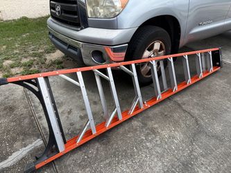 10 ft fiberglass ladder